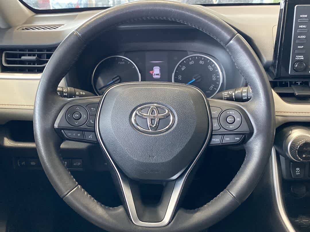 Thumbnail: 2021 Toyota RAV4 - 17