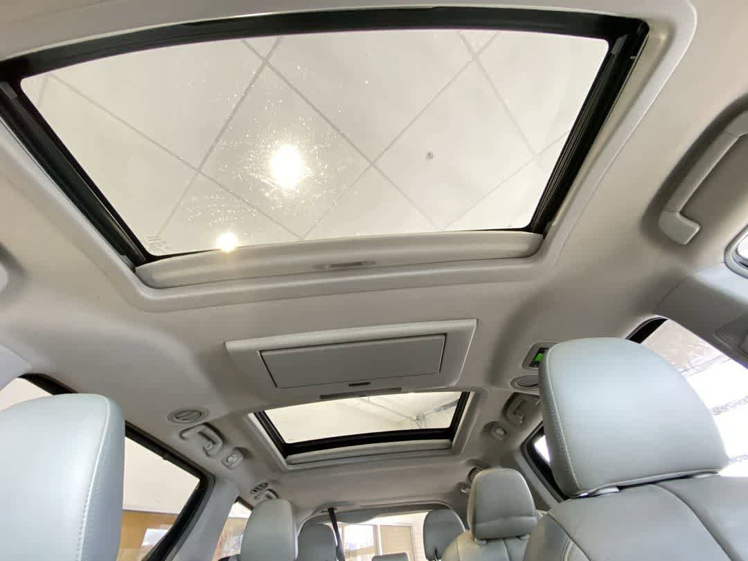 Thumbnail: 2014 Toyota Sienna - 24