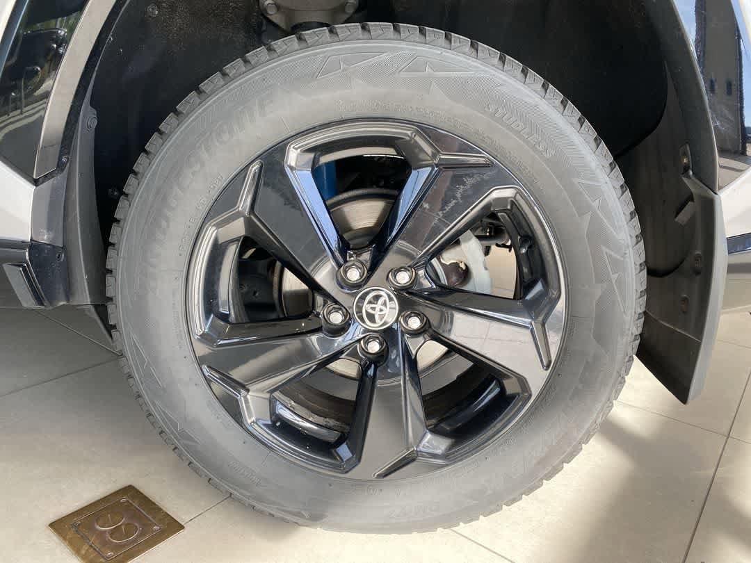 Thumbnail: 2021 Toyota RAV4 - 13