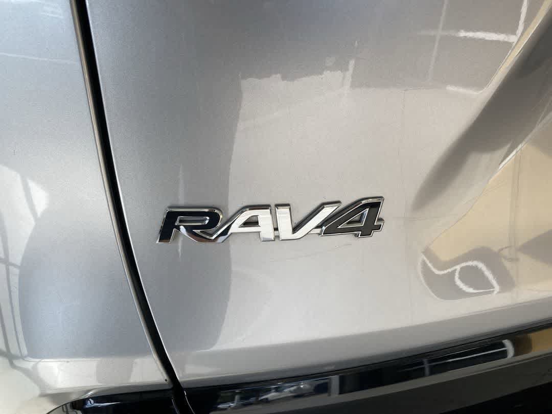 Thumbnail: 2021 Toyota RAV4 - 12