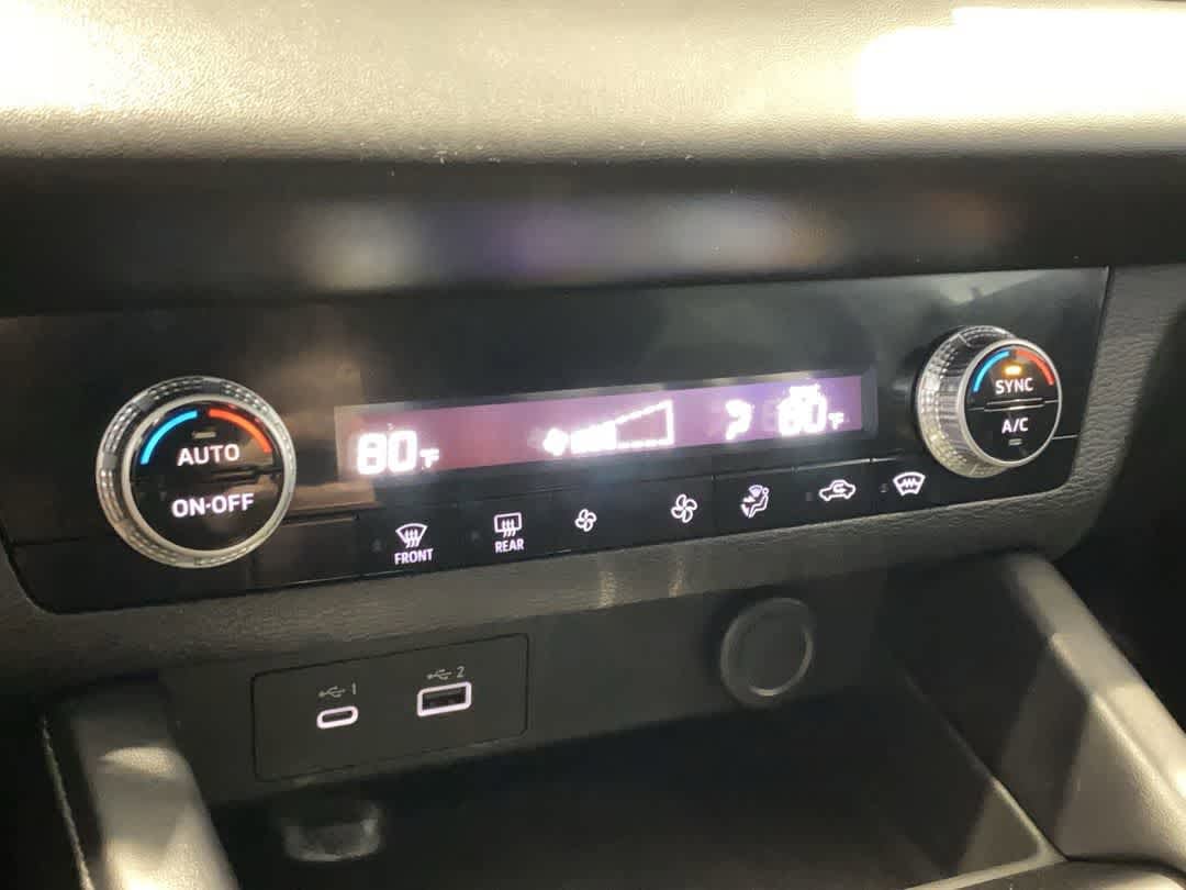 Thumbnail: 2022 Mitsubishi Outlander - 18