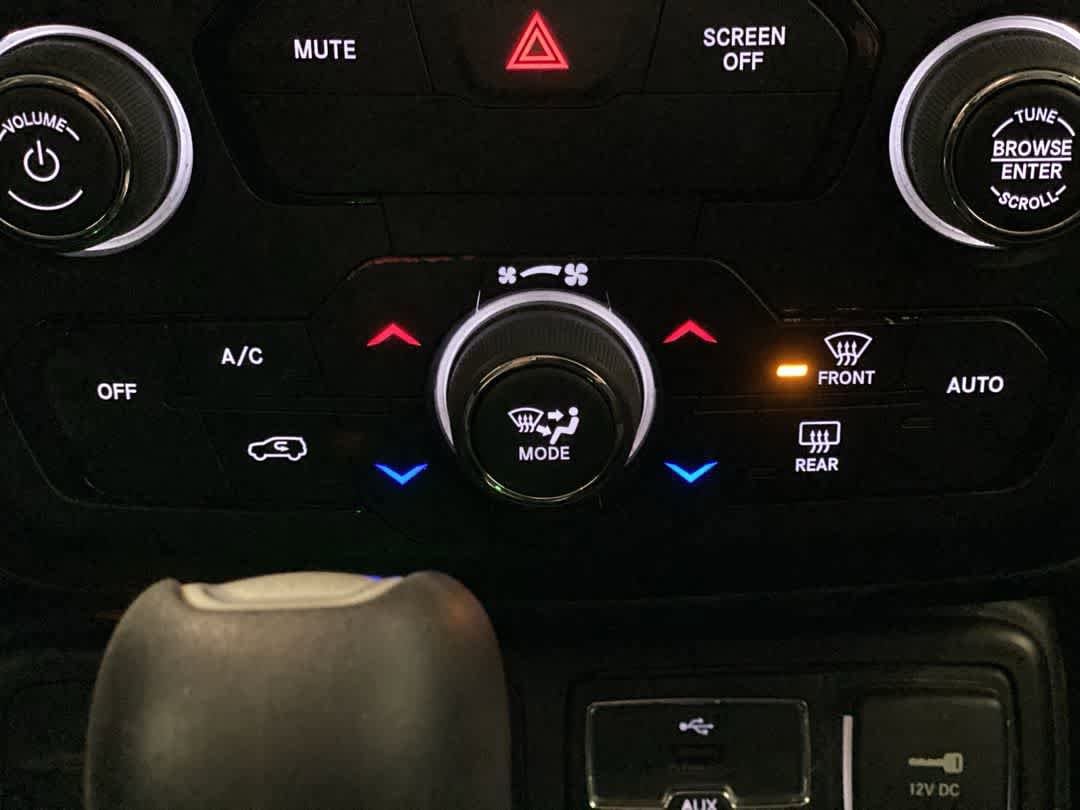 Thumbnail: 2018 Jeep Renegade - 22