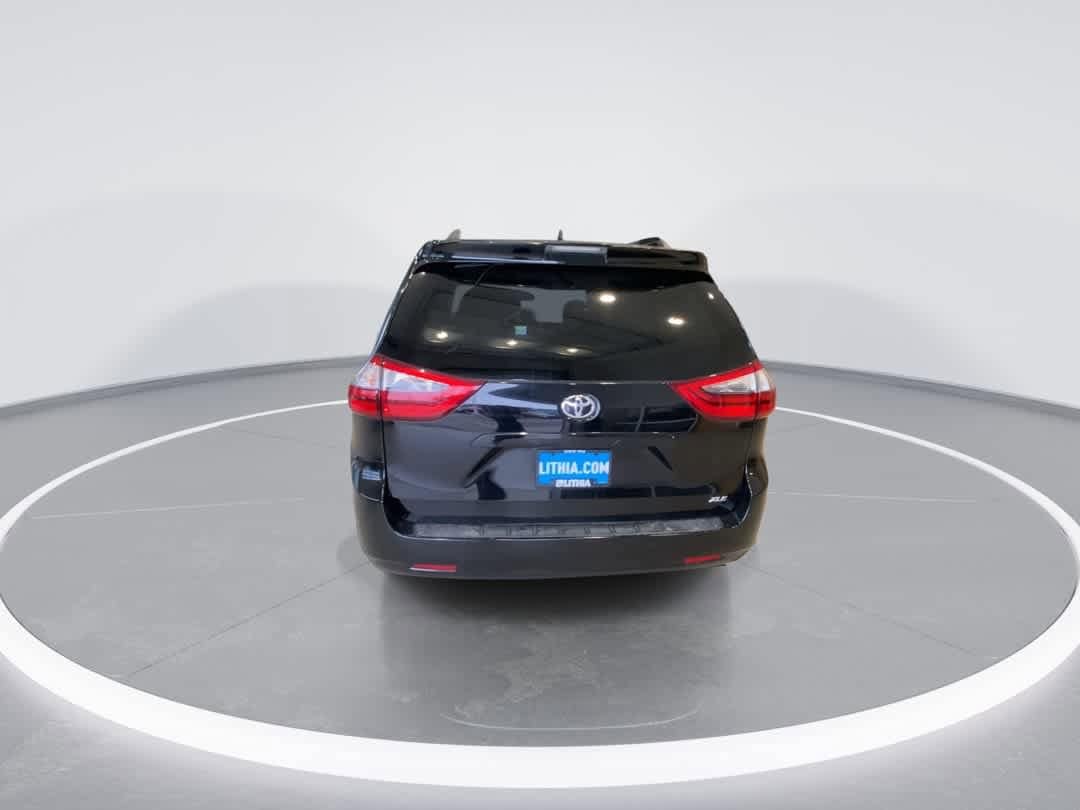 Thumbnail: 2020 Toyota Sienna - 7