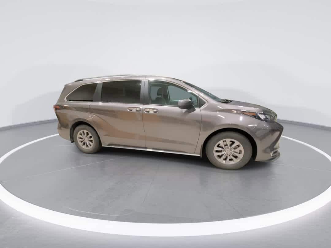 Thumbnail: 2024 Toyota Sienna - 2