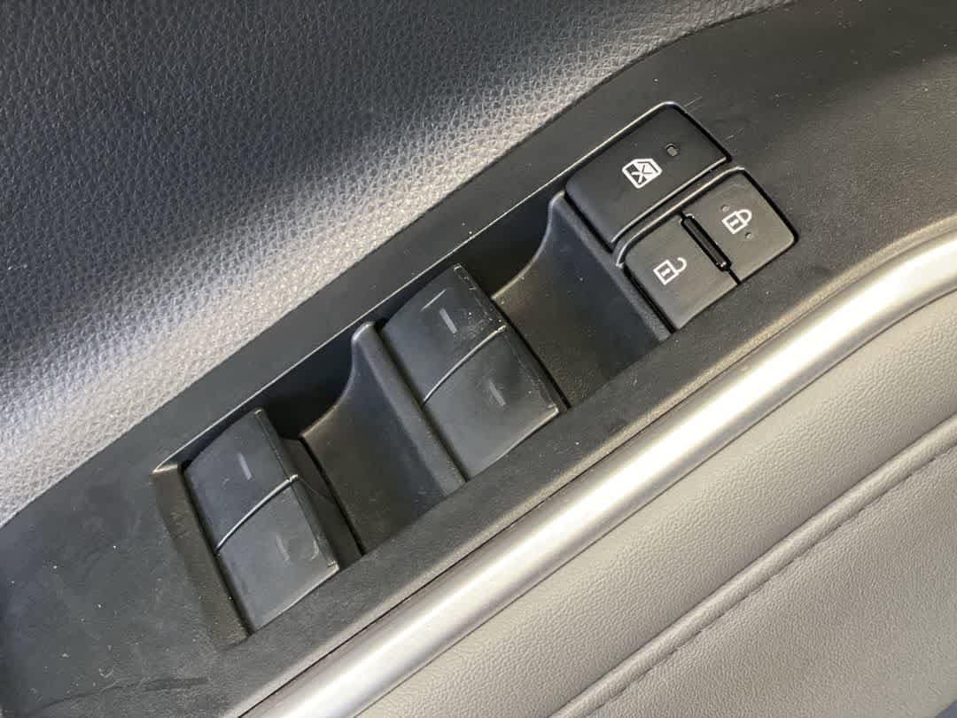 Thumbnail: 2023 Toyota Highlander - 15