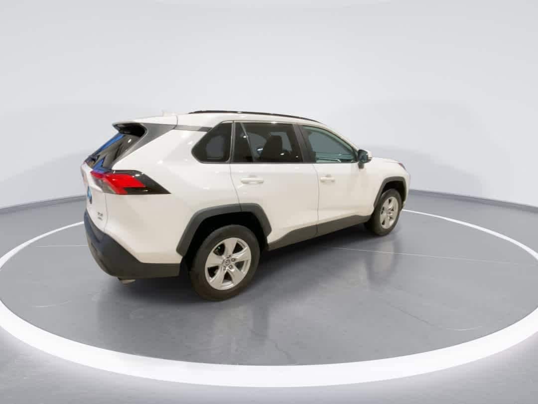 Thumbnail: 2021 Toyota RAV4 - 8