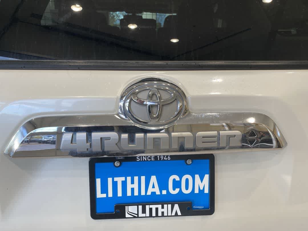 Thumbnail: 2014 Toyota 4Runner - 10