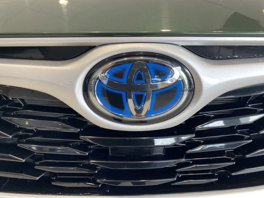 Thumbnail: 2023 Toyota Highlander - 18
