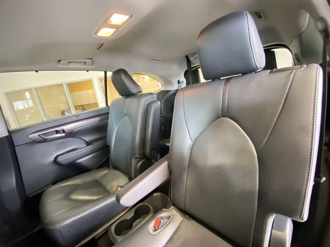 Thumbnail: 2021 Toyota Highlander - 26