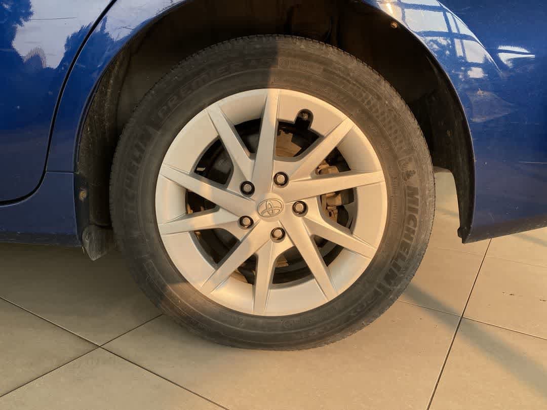 Thumbnail: 2012 Toyota Prius v - 12