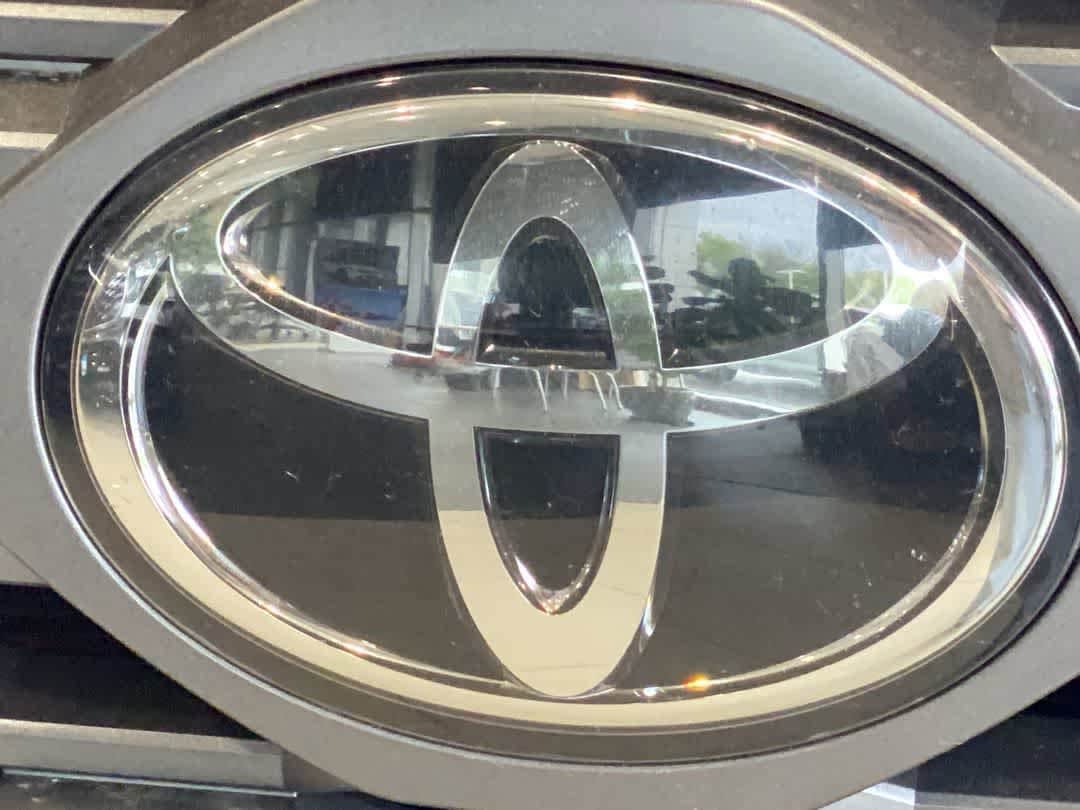 Thumbnail: 2021 Toyota Tacoma - 10