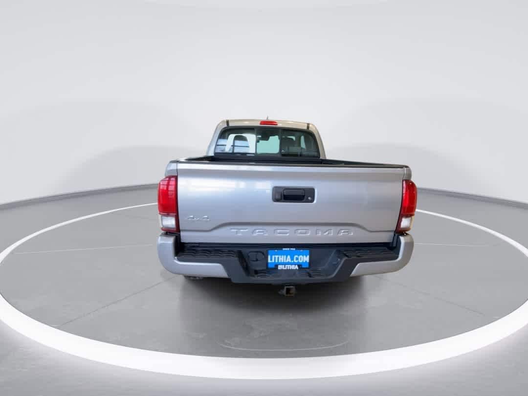 Thumbnail: 2018 Toyota Tacoma - 7