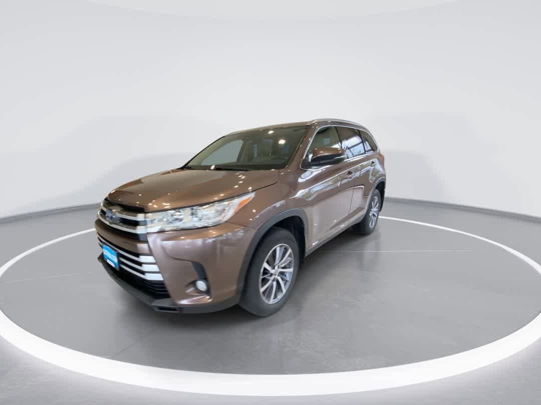 Thumbnail: 2019 Toyota Highlander - 4
