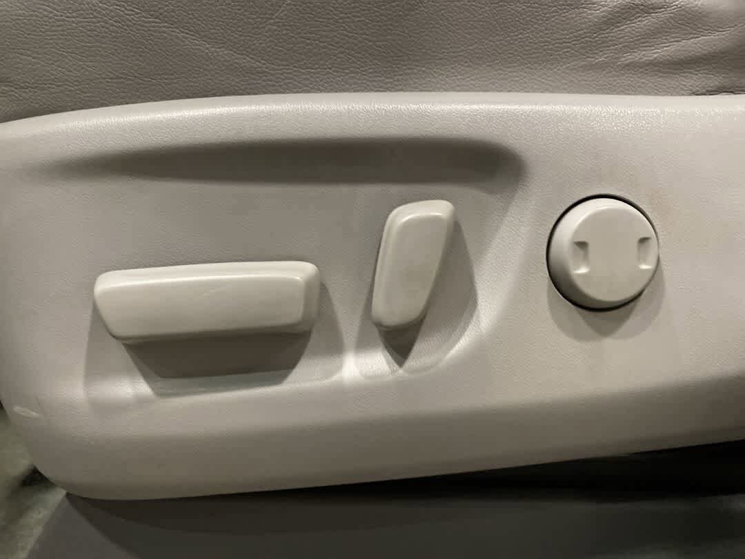 Thumbnail: 2017 Toyota Sienna - 14