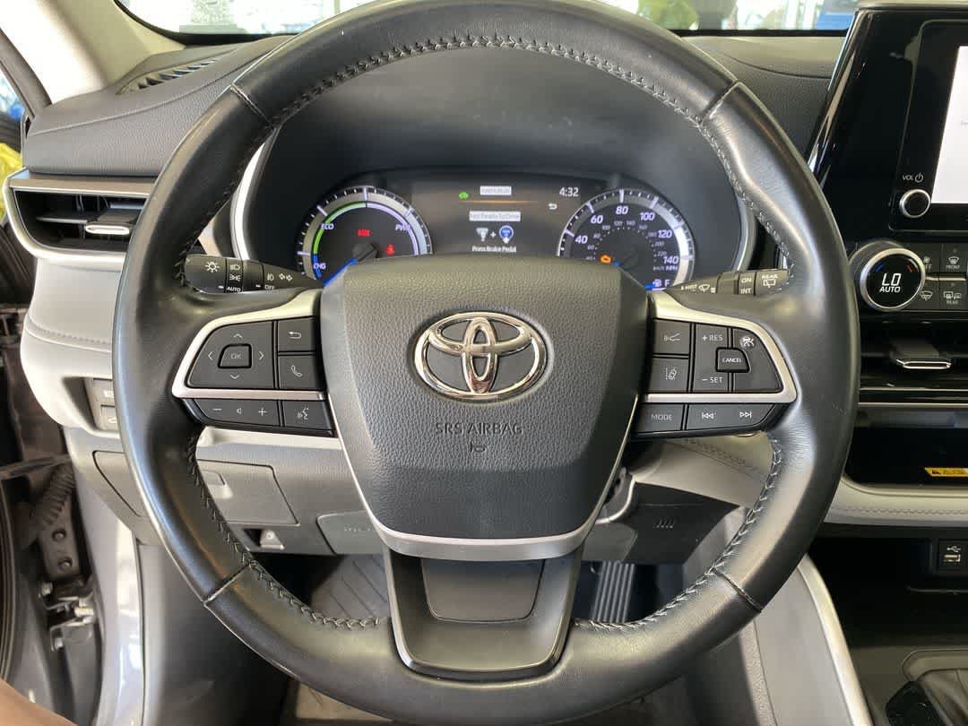 Thumbnail: 2023 Toyota Highlander - 17