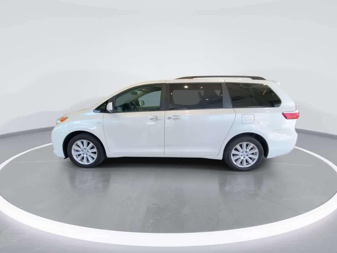 Thumbnail: 2017 Toyota Sienna - 5