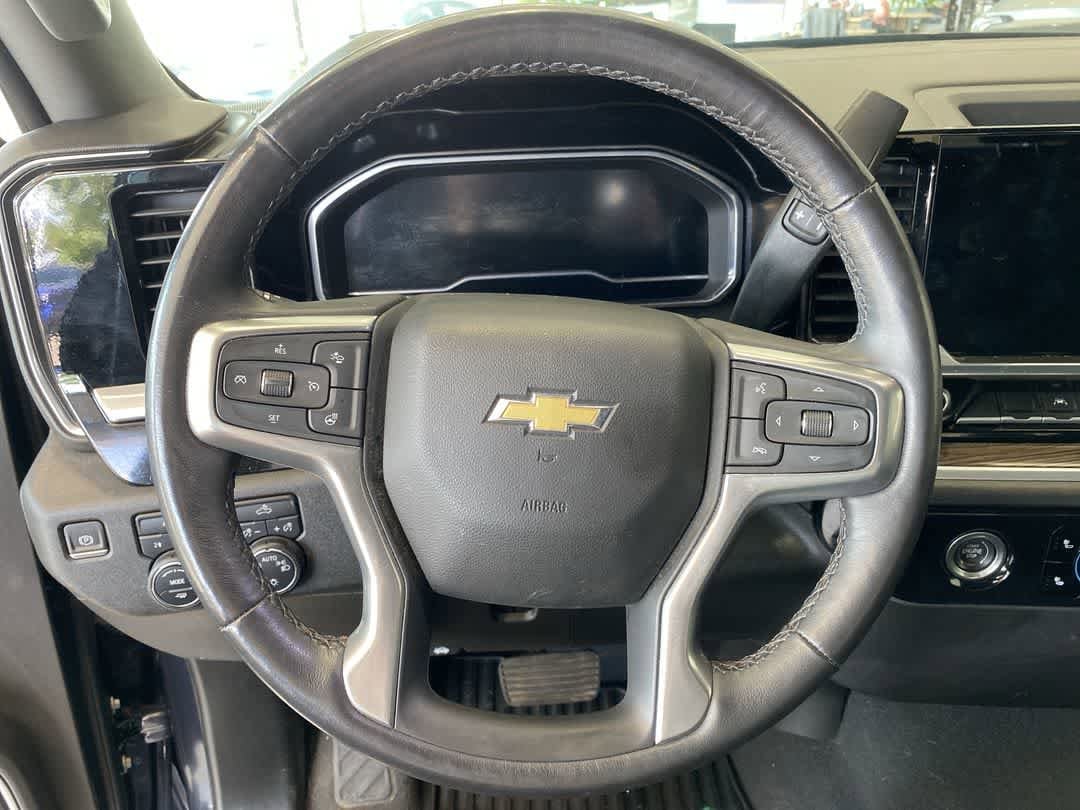 Thumbnail: 2022 Chevrolet Silverado 1500 - 16