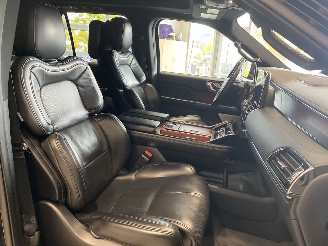 Thumbnail: 2020 Lincoln Navigator - 27