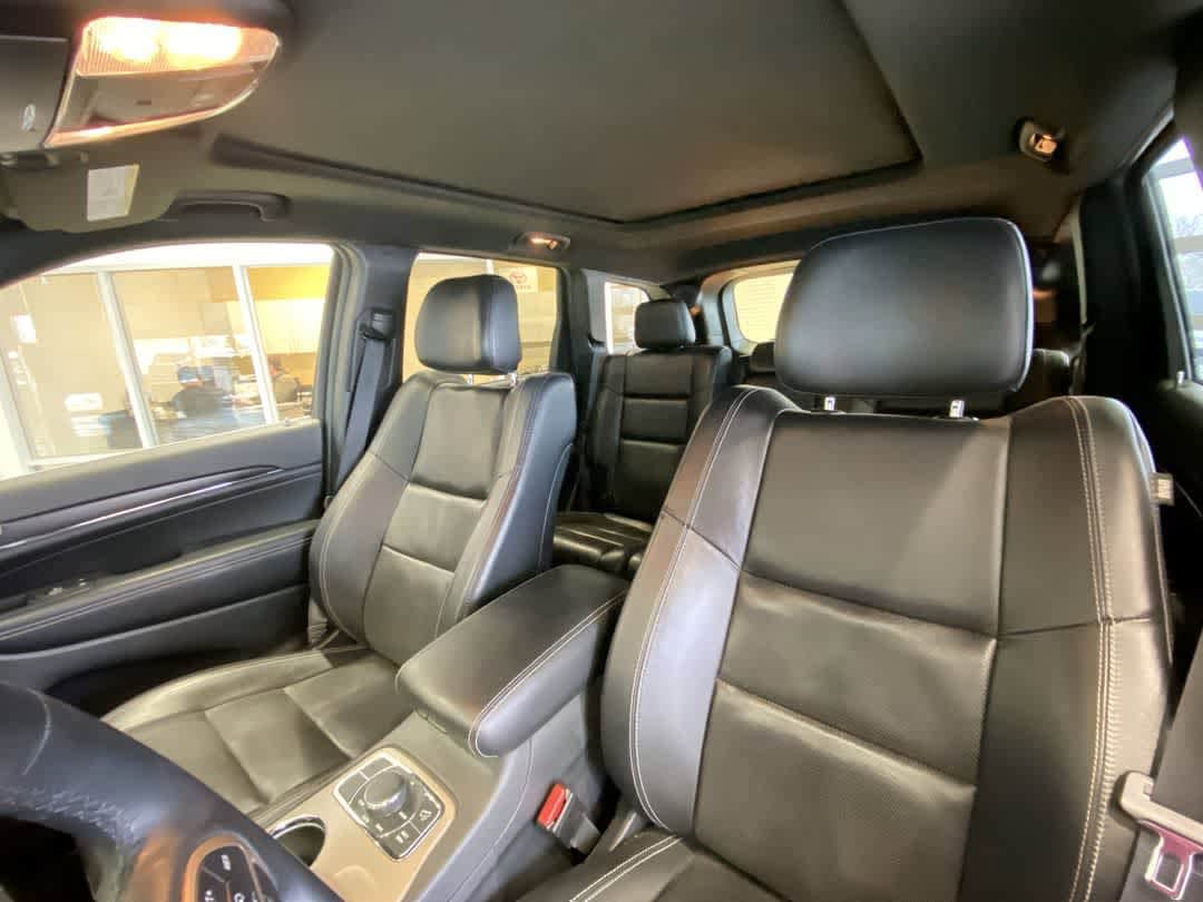 Thumbnail: 2015 Jeep Grand Cherokee - 14