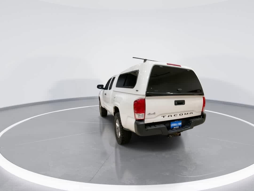 Thumbnail: 2017 Toyota Tacoma - 7