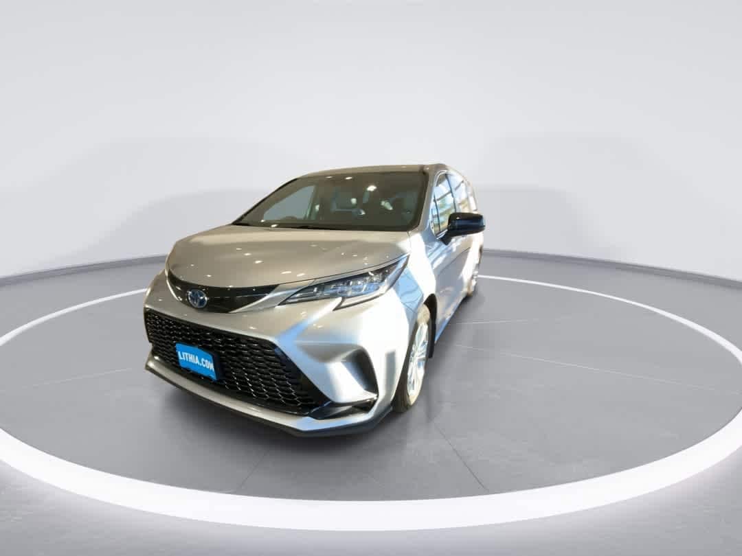 Thumbnail: 2022 Toyota Sienna - 4