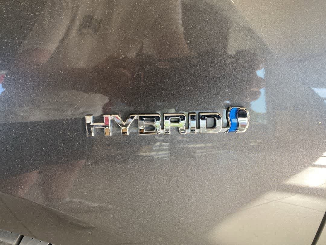 2016 Toyota Prius Three Touring 10
