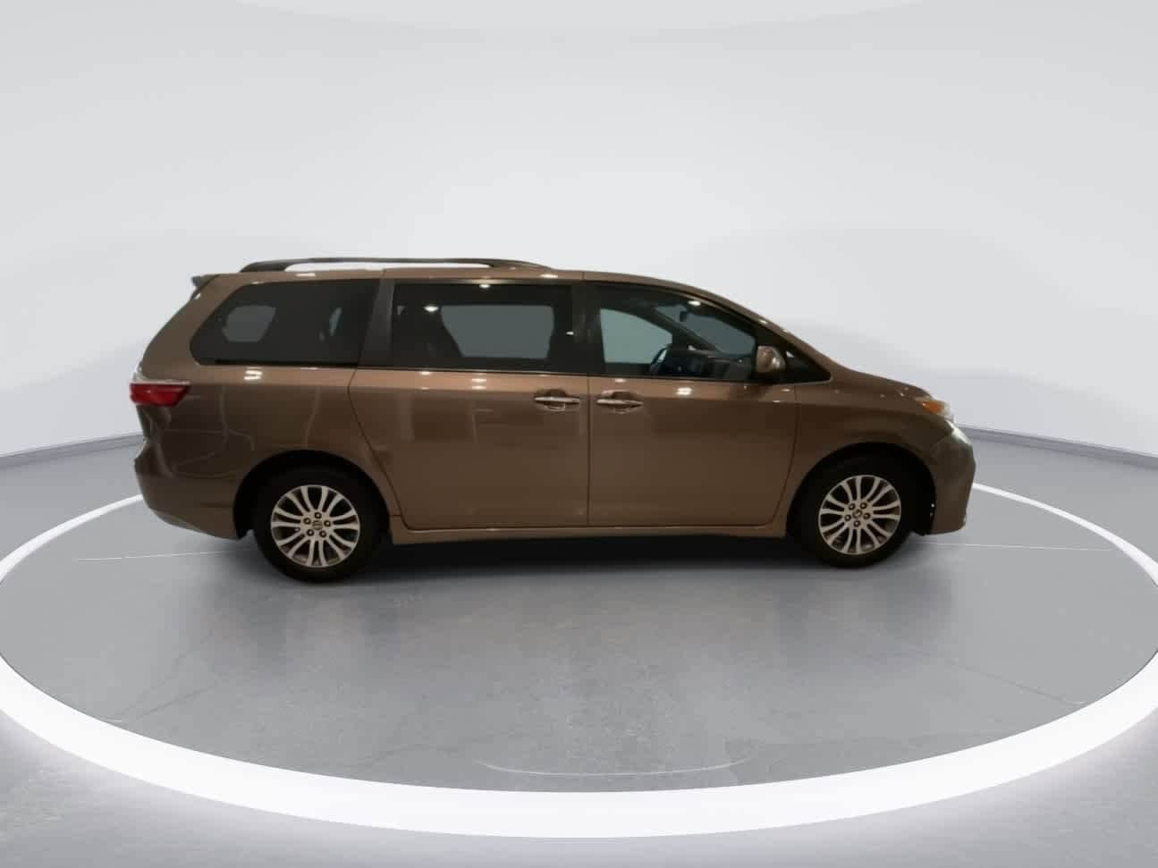 Used 2020 Toyota Sienna XLE with VIN 5TDYZ3DCXLS036729 for sale in Missoula, MT