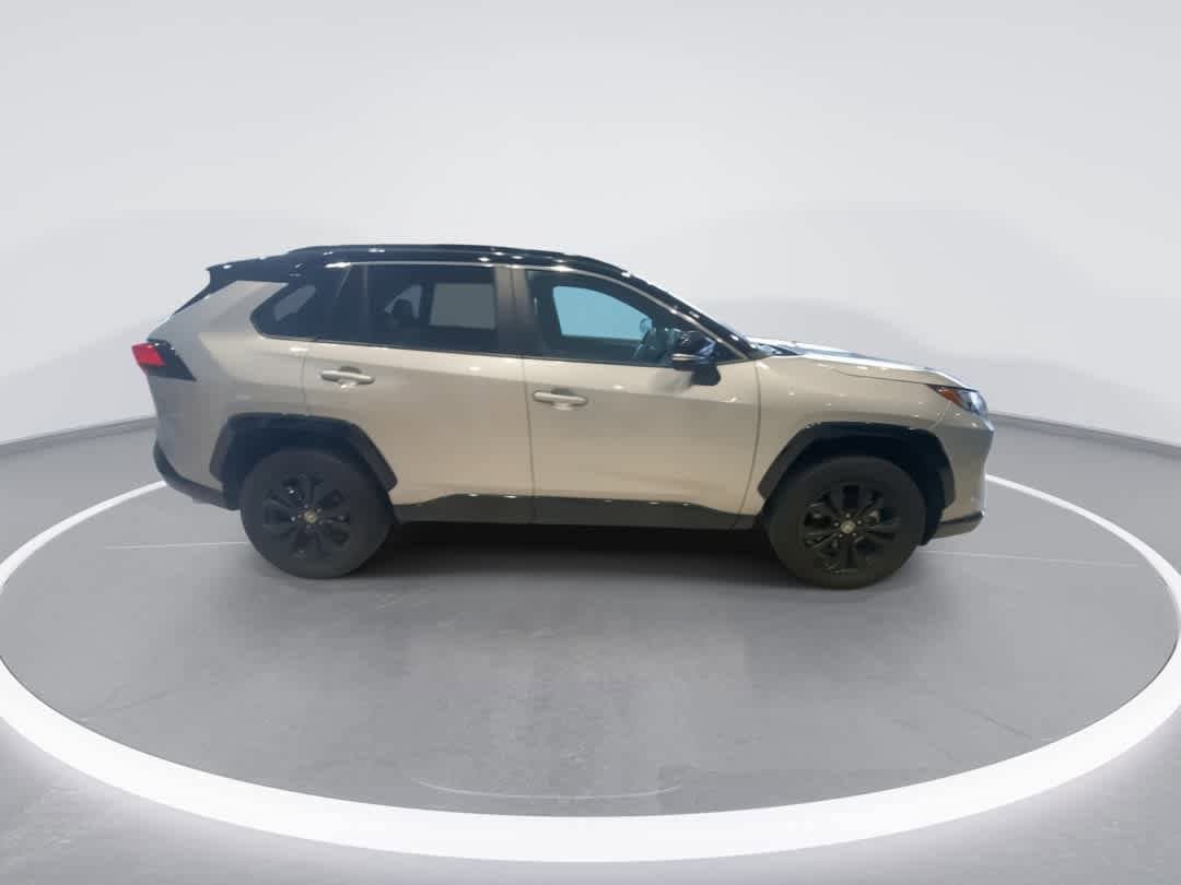 Thumbnail: 2022 Toyota RAV4 - 9