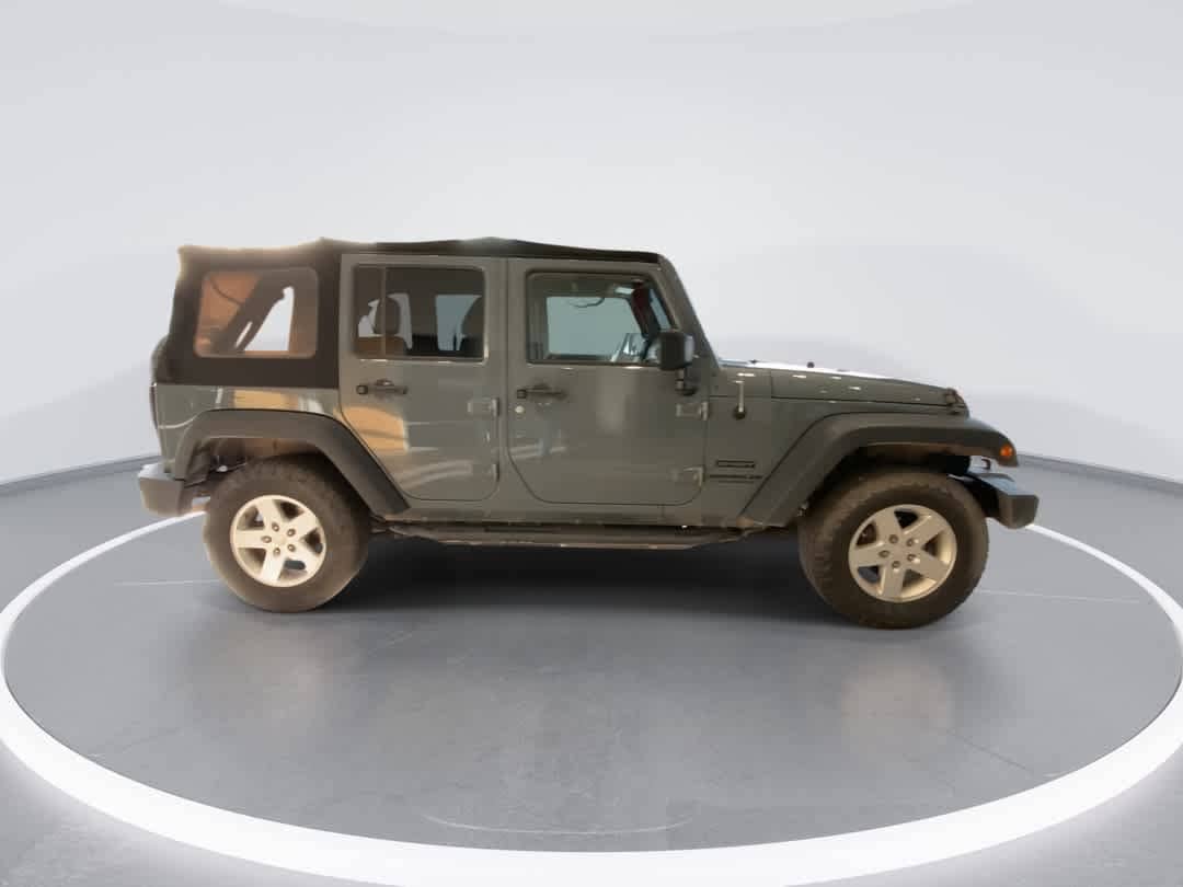 Thumbnail: 2015 Jeep Wrangler - 9