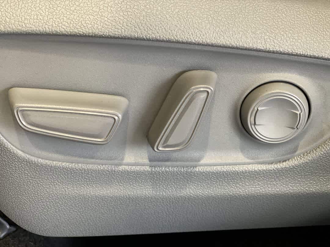 Thumbnail: 2022 Toyota Highlander - 15