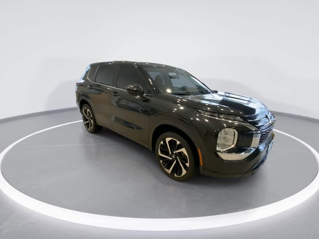 Thumbnail: 2022 Mitsubishi Outlander - 2