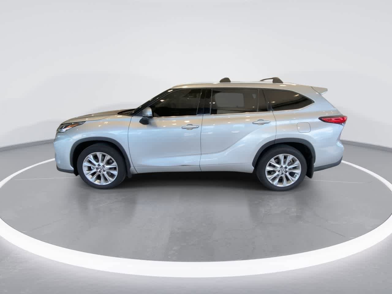 Thumbnail: 2022 Toyota Highlander - 5
