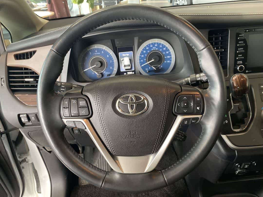 Thumbnail: 2020 Toyota Sienna - 17
