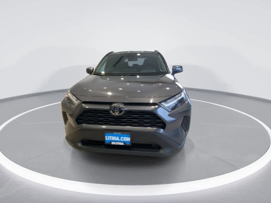 2024 Toyota RAV4 XLE photo 3