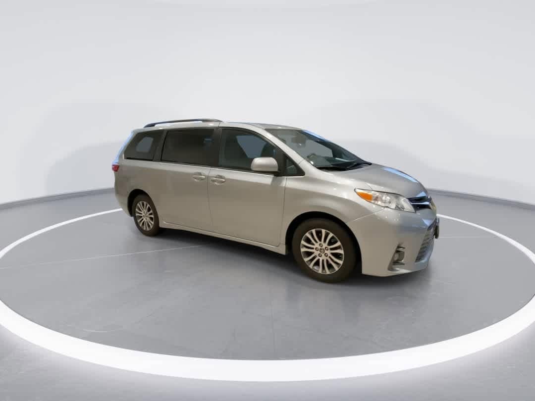Thumbnail: 2019 Toyota Sienna - 2