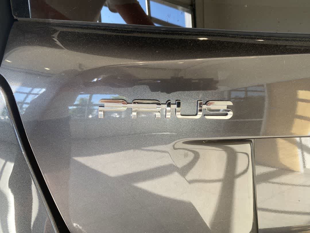 2016 Toyota Prius Three Touring 11