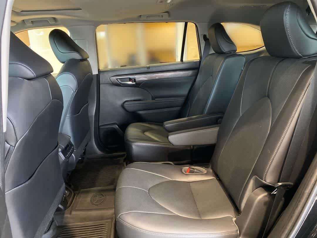 Thumbnail: 2023 Toyota Highlander - 24