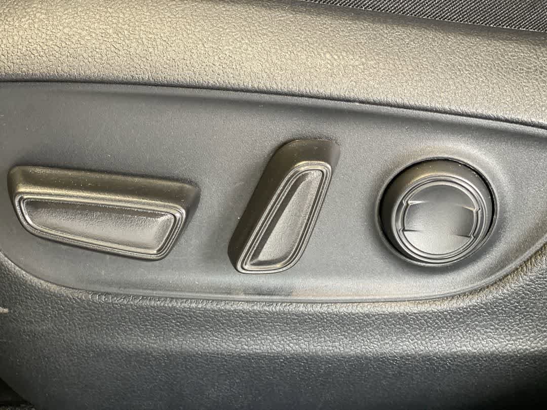 Thumbnail: 2025 Toyota RAV4 - 15