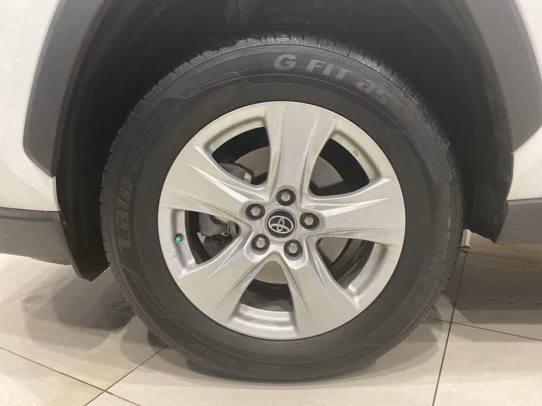 Thumbnail: 2021 Toyota RAV4 - 10