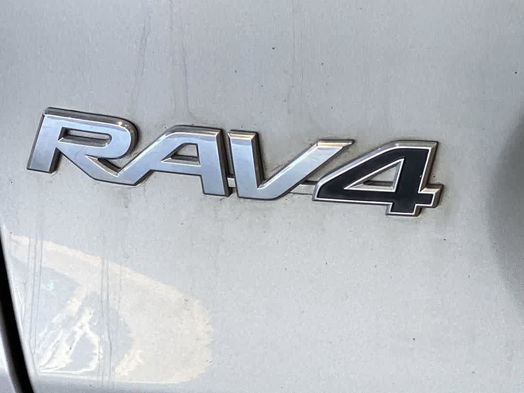 Thumbnail: 2020 Toyota RAV4 - 10