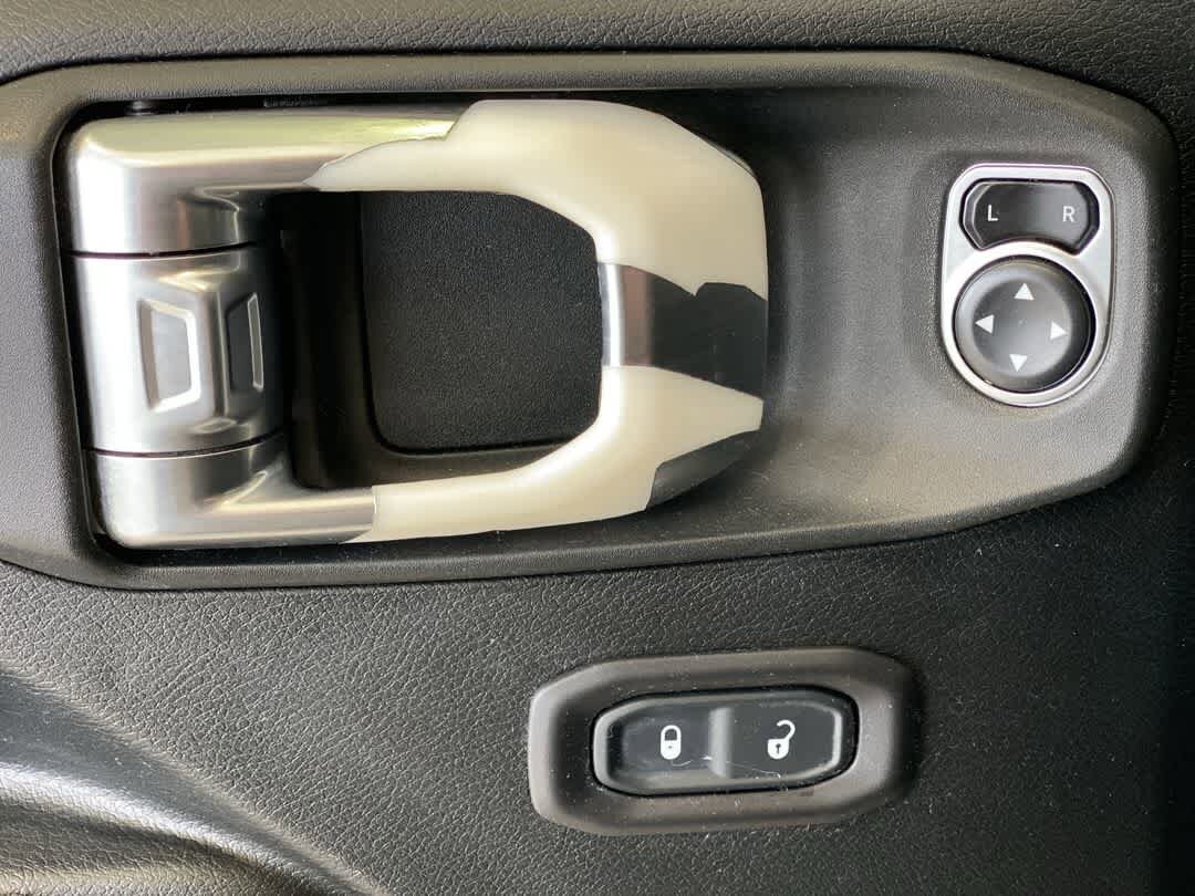 Thumbnail: 2018 Jeep Wrangler - 14