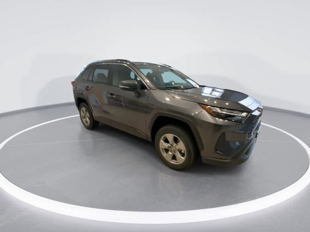 2024 Toyota RAV4 XLE photo 2