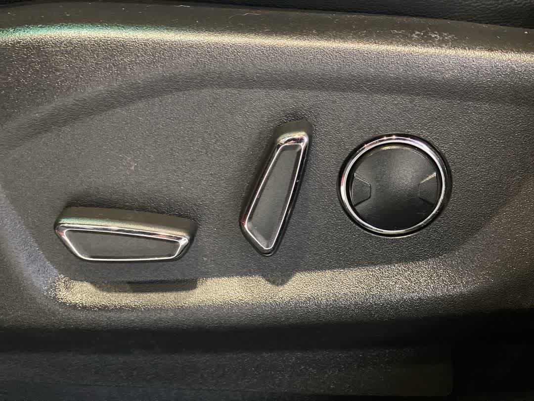 Thumbnail: 2016 Ford Explorer - 15