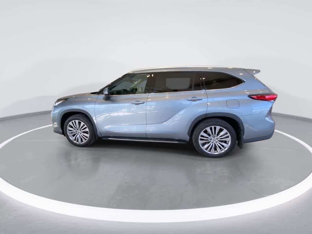 Thumbnail: 2023 Toyota Highlander - 5