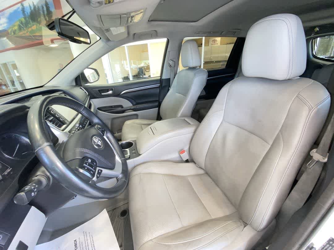 Thumbnail: 2015 Toyota Highlander - 13
