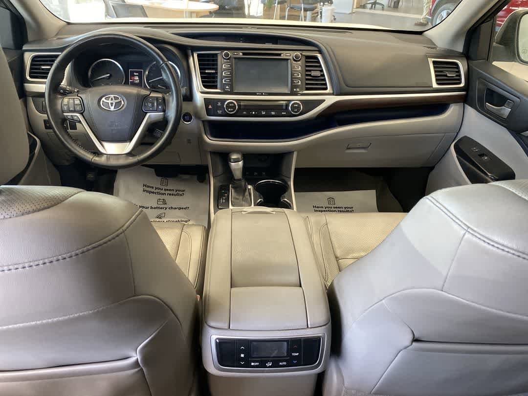 Thumbnail: 2015 Toyota Highlander - 23