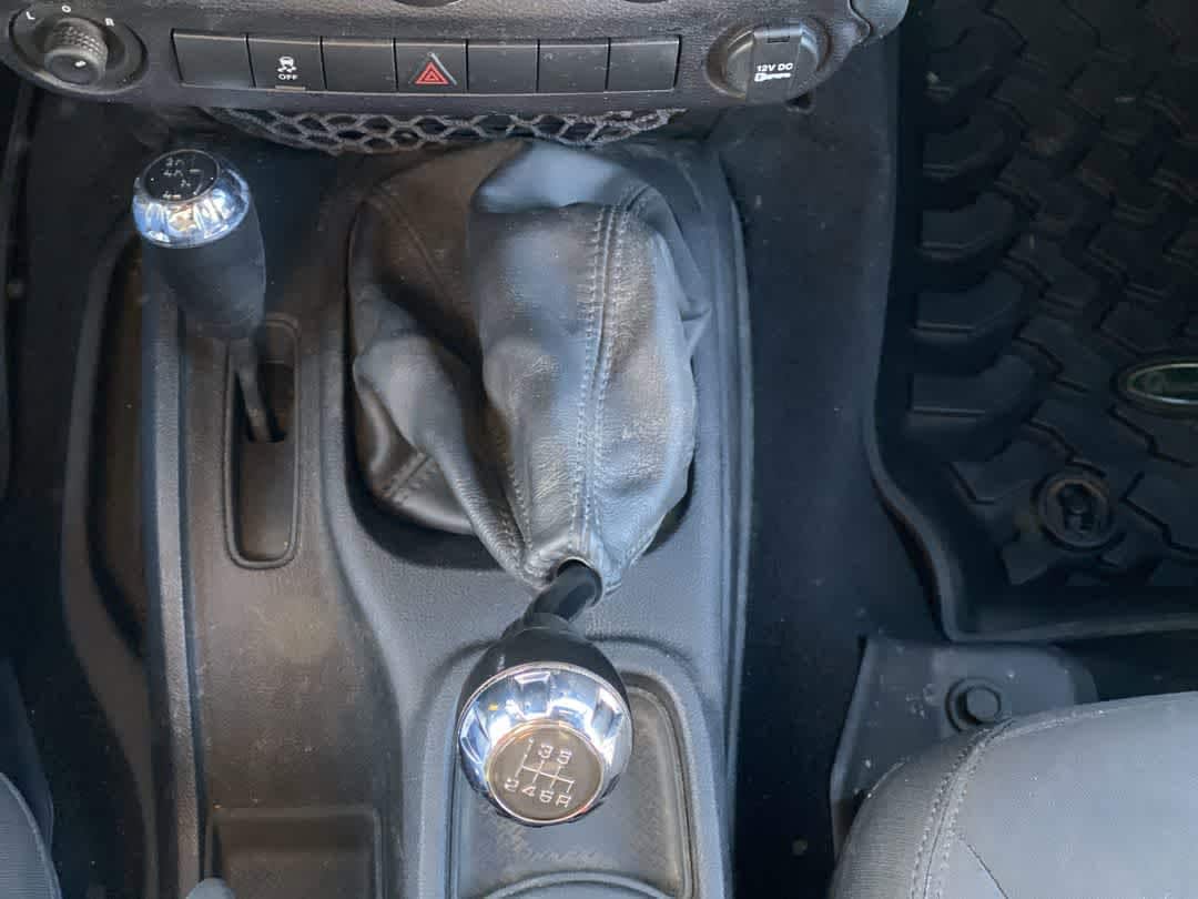 Thumbnail: 2015 Jeep Wrangler - 20