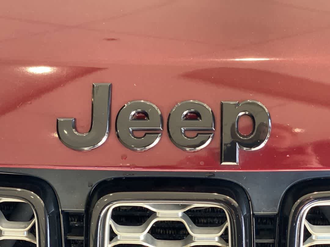 Thumbnail: 2017 Jeep Grand Cherokee - 10