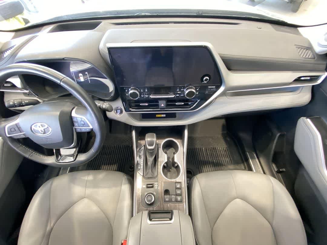 Thumbnail: 2023 Toyota Highlander - 23