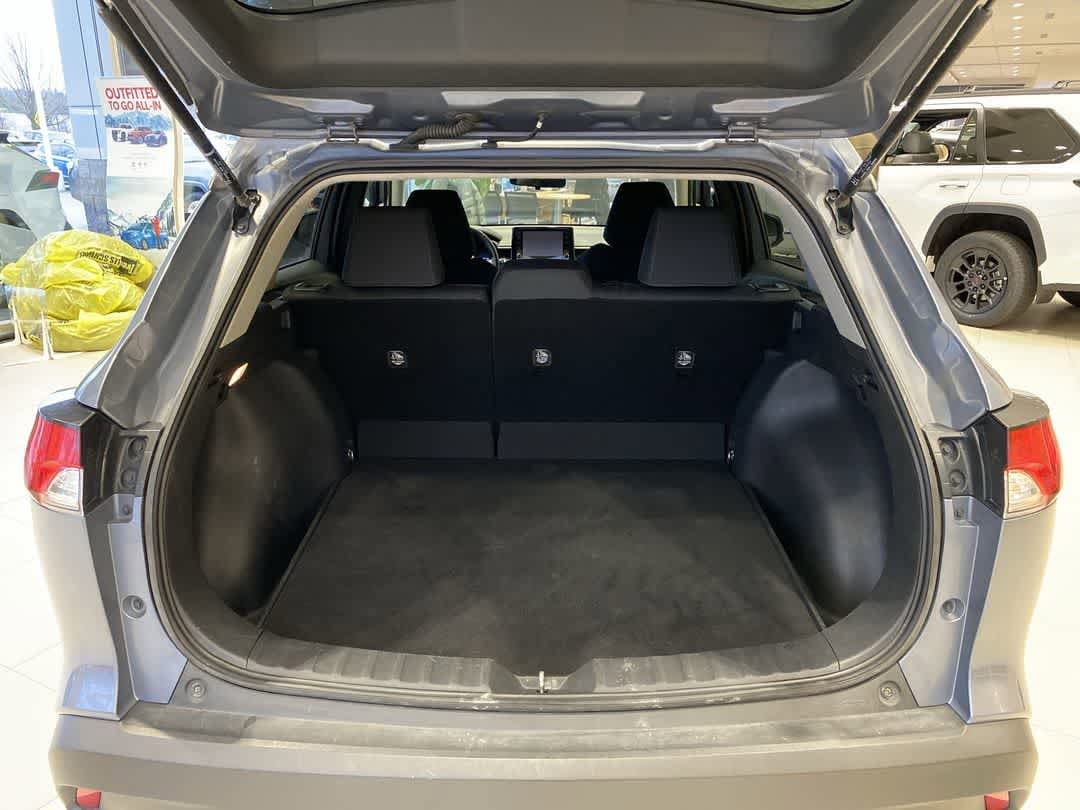 Thumbnail: 2022 Toyota Corolla Cross - 22